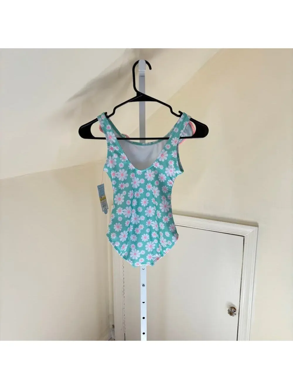 Cat & Jack NWT Girls' Endless Daisies Floral Printed One Piece Swimsuit M (8)